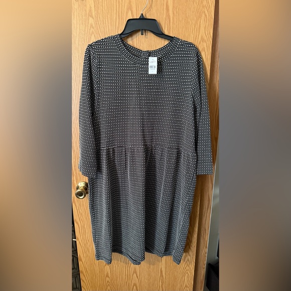 LOFT Dresses & Skirts - Loft Textured Black and White Polka Dot with Button Back Dress